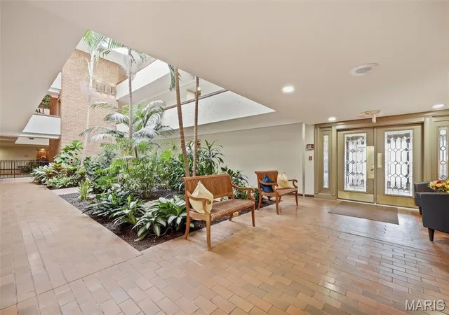 Photo 3 of Condo for sale at 950 E Rue De La Banque #314, Saint Louis, MO 63141 | MLS# MIS26061477 | Listing updated on 2026-10-01