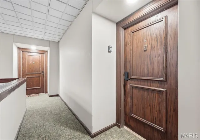 Listing Photo 5 - Condo for sale in building located at 950 E Rue De La Banque, Creve Coeur, MO 63141 - Unit #314