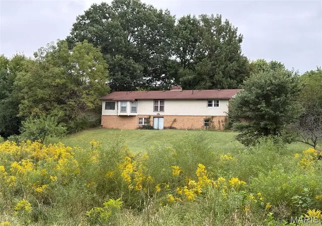 Photo 1 of Single family home for sale at 21114 Hickory St, Grafton, IL 62037 | MLS# MIS26061479 | Listing updated on 2026-10-01
