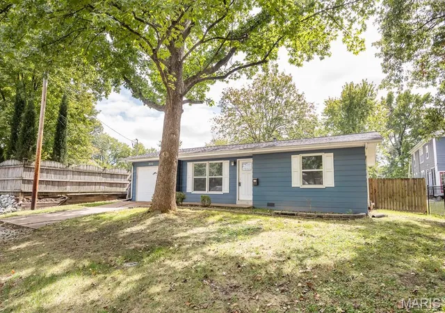 Photo 2 of Sale Pending at 500 Cass Ave, Edwardsville, IL 62025 | MLS# MIS26061489 | Listing updated on 2026-09-28