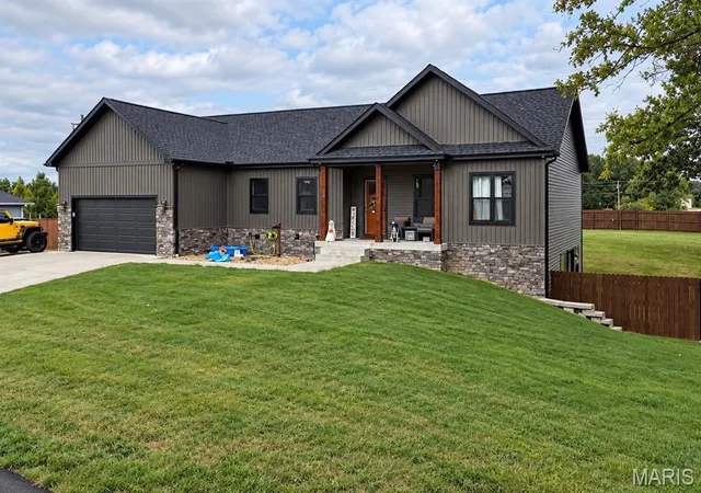 Photo 1 of Single family home for sale at 225 Berkshire Dr, Poplar Bluff, MO 63901 | MLS# MIS26061491 | Listing updated on 2026-10-06
