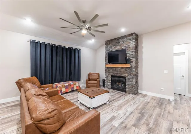 Photo 2 of Single family home for sale at 225 Berkshire Dr, Poplar Bluff, MO 63901 | MLS# MIS26061491 | Listing updated on 2026-10-06