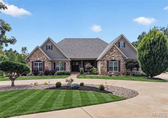 Photo 1 of Mansion for sale at 2000 Diehr Rd, Wentzville, MO 63385 | MLS# MIS26061493 | Listing updated on 2026-10-28