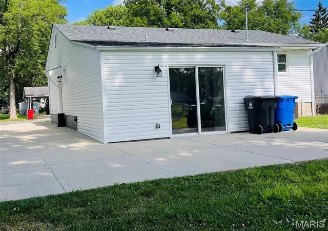 Photo 2 of Single family home for sale at 215 S Saint Jacques St, Florissant, MO 63031 | MLS# MIS26061495 | Listing updated on 2026-10-06