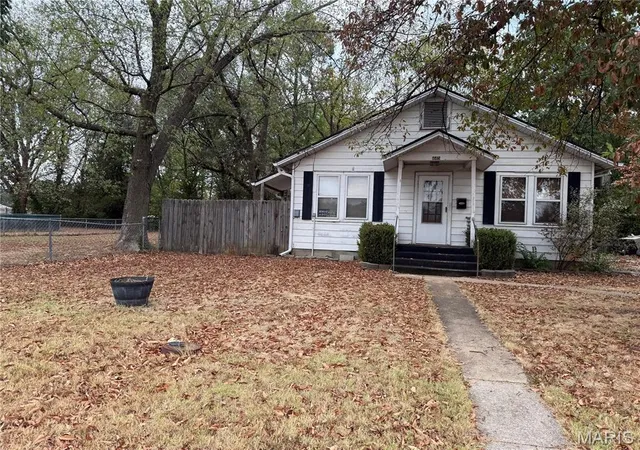 Photo 1 of Single family home for sale at 445 Laclede St, Lebanon, MO 65536 | MLS# MIS26061497 | Listing updated on 2026-09-25