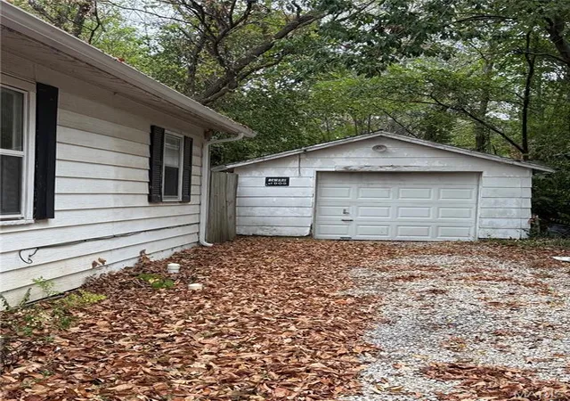 Photo 2 of Single family home for sale at 445 Laclede St, Lebanon, MO 65536 | MLS# MIS26061497 | Listing updated on 2026-09-25