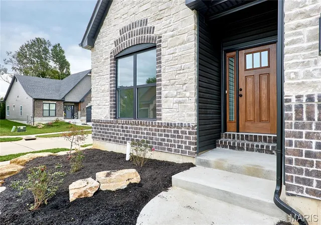 Photo 1 of Single family home for sale at 107 Wolf Den Ct, Lake Saint Louis, MO 63367 | MLS# MIS26061503 | Listing updated on 2026-09-25