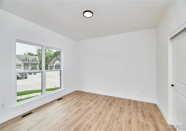 Photo 3 of Single family home for sale at 107 Wolf Den Ct, Lake Saint Louis, MO 63367 | MLS# MIS26061503 | Listing updated on 2026-09-25