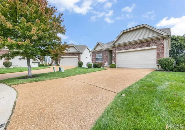 Photo 3 of Single family home for sale at 1216 Emerald Gdns Dr, Saint Peters, MO 63376 | MLS# MIS26061504 | Listing updated on 2026-10-02