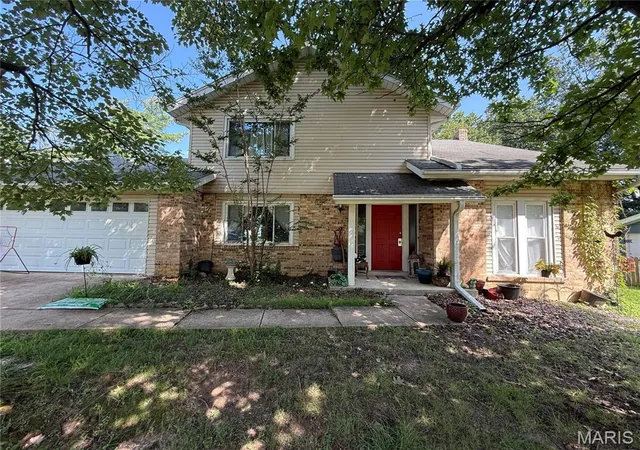 Photo 1 of Single family home for sale at 319 Windsor Spring Dr, Saint Louis, MO 63122 | MLS# MIS26061505 | Listing updated on 2026-09-29