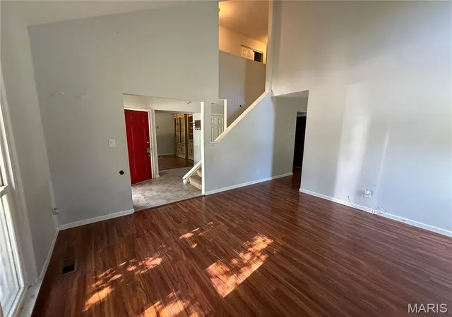 Photo 3 of Single family home for sale at 319 Windsor Spring Dr, Saint Louis, MO 63122 | MLS# MIS26061505 | Listing updated on 2026-09-29
