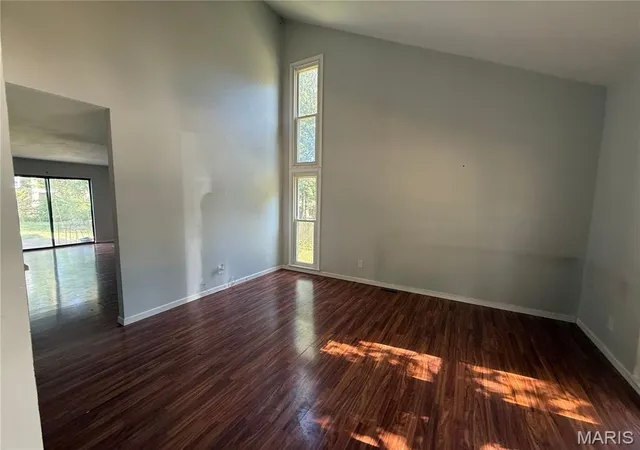Photo 3 of Single family home for sale at 319 Windsor Spring Dr, Saint Louis, MO 63122 | MLS# MIS26061505 | Listing updated on 2026-09-29