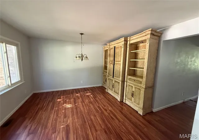 Photo 4 of Single family home for sale at 319 Windsor Spring Dr, Saint Louis, MO 63122 | MLS# MIS26061505 | Listing updated on 2026-09-29