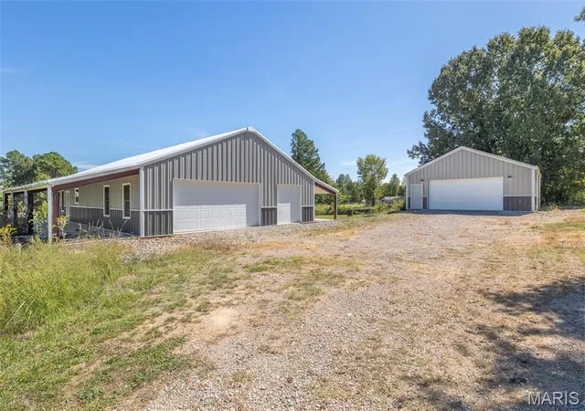 Photo 3 of Single family home for sale at 1240 County Rd 488, Poplar Bluff, MO 63901 | MLS# MIS26061509 | Listing updated on 2026-10-01