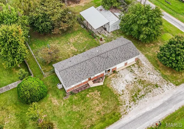 Photo 2 of Single family home for sale at 2115 S 5th Street, Mascoutah, IL 62258 | MLS# MIS26061512 | Listing updated on 2026-09-23