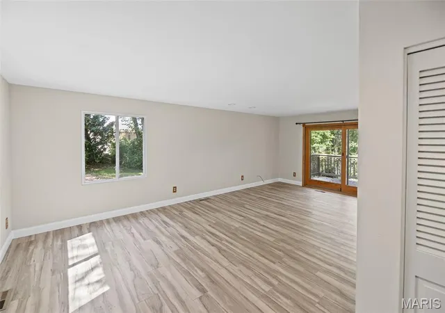 Photo 3 of Single family home for sale at 2 Country Hl Ln, Belleville, IL 62221 | MLS# MIS26061515 | Listing updated on 2026-10-13