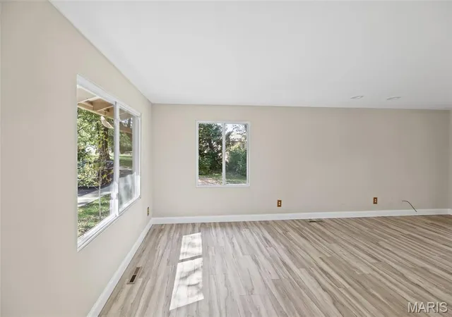 Photo 4 of Single family home for sale at 2 Country Hl Ln, Belleville, IL 62221 | MLS# MIS26061515 | Listing updated on 2026-10-13
