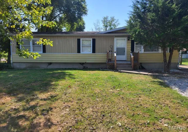 Photo 1 of Single family home for sale at 4940 Redwood Ln, Granite City, IL 62040 | MLS# MIS26061516 | Listing updated on 2026-10-03