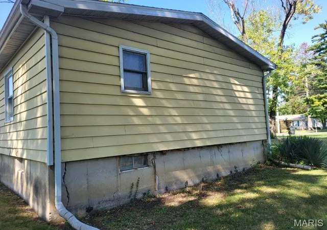 Photo 3 of Single family home for sale at 4940 Redwood Ln, Granite City, IL 62040 | MLS# MIS26061516 | Listing updated on 2026-10-03