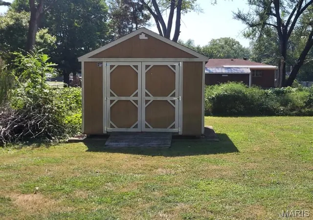 Photo 4 of Single family home for sale at 4940 Redwood Ln, Granite City, IL 62040 | MLS# MIS26061516 | Listing updated on 2026-10-03