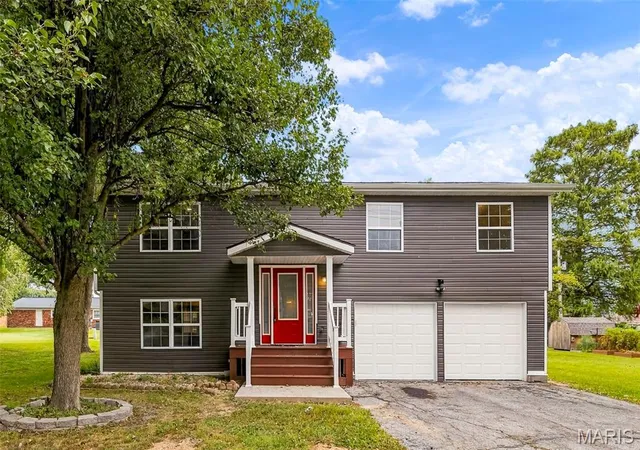 Photo 1 of Single family home for sale at 309 E Shiloh Dr, Red Bud, IL 62278 | MLS# MIS26061518 | Listing updated on 2026-09-27