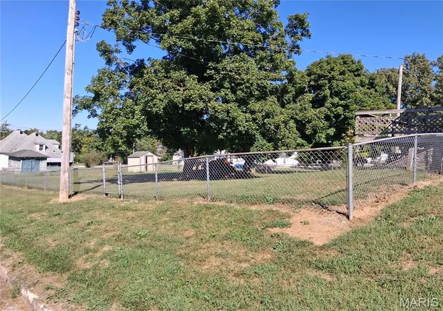 Photo 2 of Single family home for sale at 538 Cooper Ave, Paris, MO 65275 | MLS# MIS26061523 | Listing updated on 2026-09-29