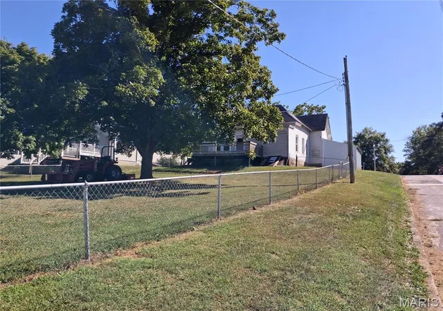 Photo 3 of Single family home for sale at 538 Cooper Ave, Paris, MO 65275 | MLS# MIS26061523 | Listing updated on 2026-09-29