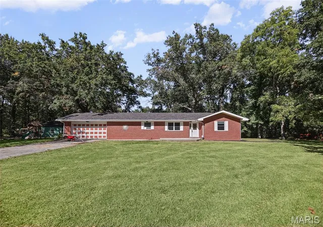 Photo 2 of Single family home for sale at 7511 Jerusalem Rd, Edwardsville, IL 62025 | MLS# MIS26061526 | Listing updated on 2026-10-07