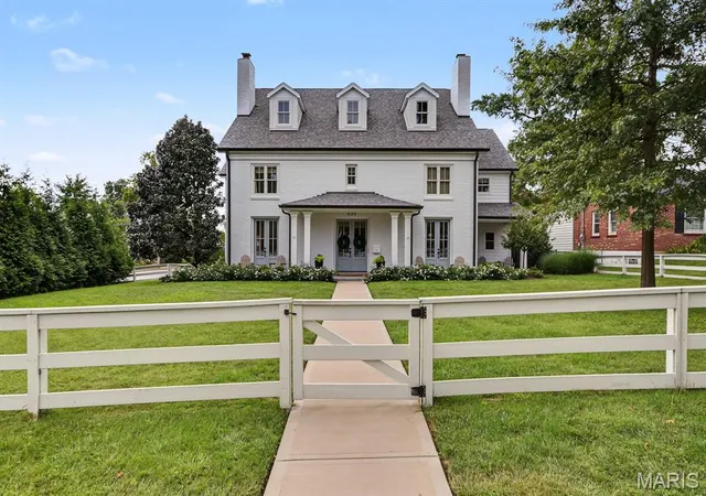 Photo 2 of Sale Pending at 830 Hawbrook Rd, Saint Louis, MO 63122 | MLS# MIS26061533 | Listing updated on 2026-10-12
