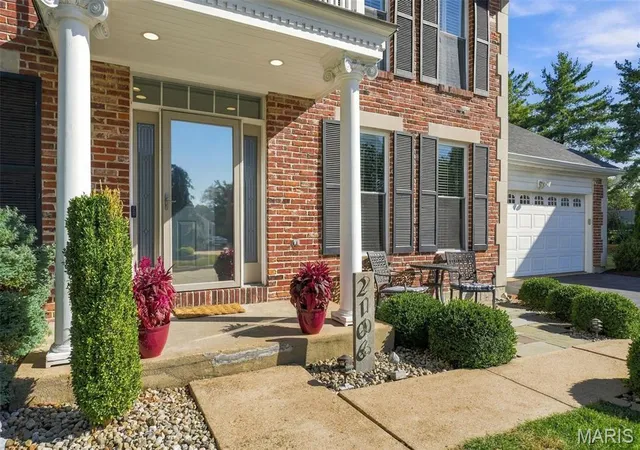 Photo 2 of Single family home for sale at 2106 Bow Tree Ct, Chesterfield, MO 63005 | MLS# MIS26061536 | Listing updated on 2026-10-19