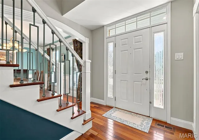 Photo 3 of Single family home for sale at 2106 Bow Tree Ct, Chesterfield, MO 63005 | MLS# MIS26061536 | Listing updated on 2026-10-19