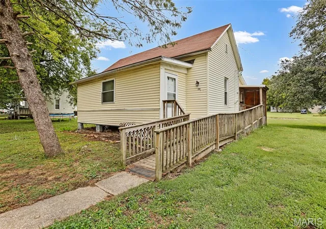 Single family home for sale at 209 W 6th South St, Mount Olive, IL 62069 | MLS# MIS26061538