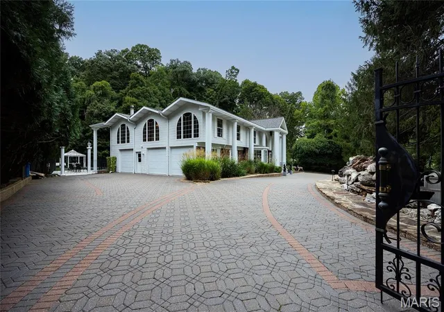 Photo 2 of Single family home for sale at 76 River Valley Dr, Chesterfield, MO 63017 | MLS# MIS26061541 | Listing updated on 2026-10-05