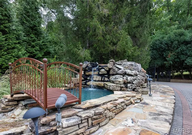 Photo 3 of Single family home for sale at 76 River Valley Dr, Chesterfield, MO 63017 | MLS# MIS26061541 | Listing updated on 2026-10-05