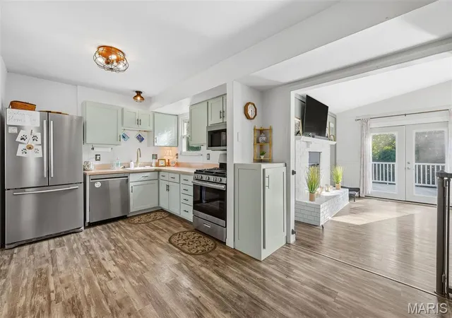 Photo 3 of Single family home for sale at 910 Oak Trl Ct, Fenton, MO 63026 | MLS# MIS26061542 | Listing updated on 2026-10-22