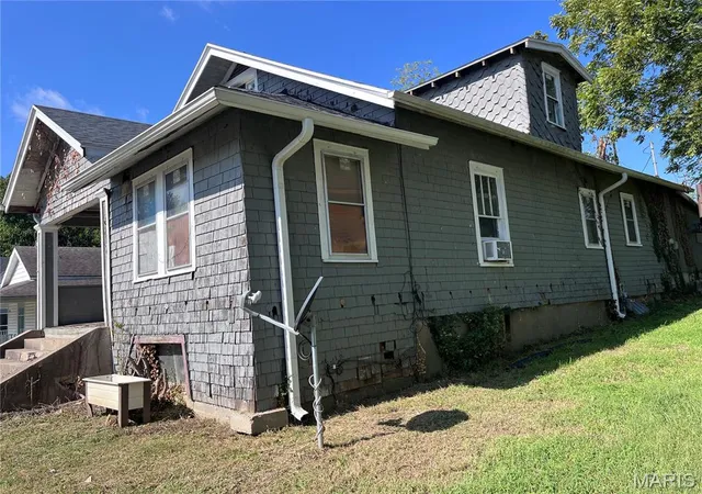 Photo 3 of Single family home for sale at 1217 N Spanish St, Cape Girardeau, MO 63701 | MLS# MIS26061543 | Listing updated on 2026-09-23