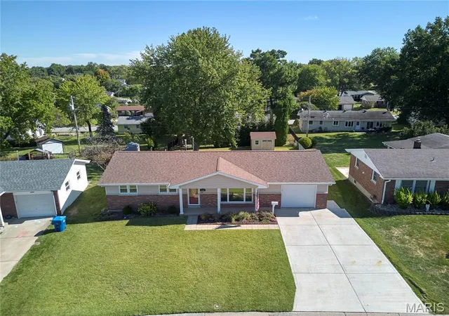 Photo 1 of Sale Pending at 2944 Elmcrest Dr, Saint Charles, MO 63301 | MLS# MIS26061549 | Listing updated on 2026-10-01