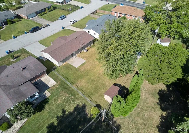 Photo 2 of Sale Pending at 2944 Elmcrest Dr, Saint Charles, MO 63301 | MLS# MIS26061549 | Listing updated on 2026-10-01