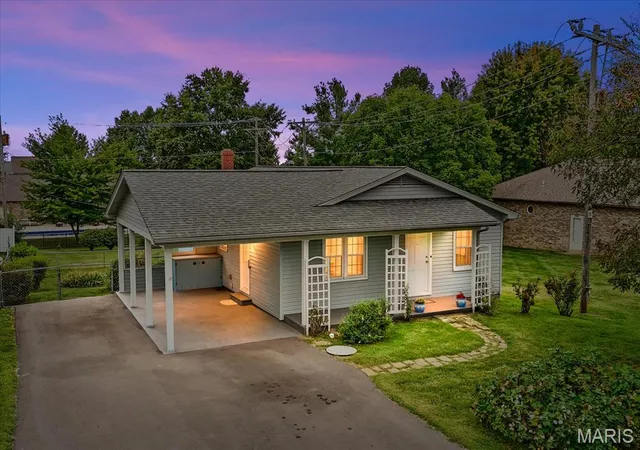 Photo 1 of Single family home for sale at 513 N Moore St, Waterloo, IL 62298 | MLS# MIS26061551 | Listing updated on 2026-09-28