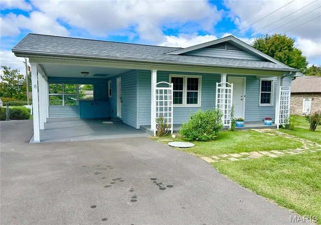 Photo 3 of Single family home for sale at 513 N Moore St, Waterloo, IL 62298 | MLS# MIS26061551 | Listing updated on 2026-09-28