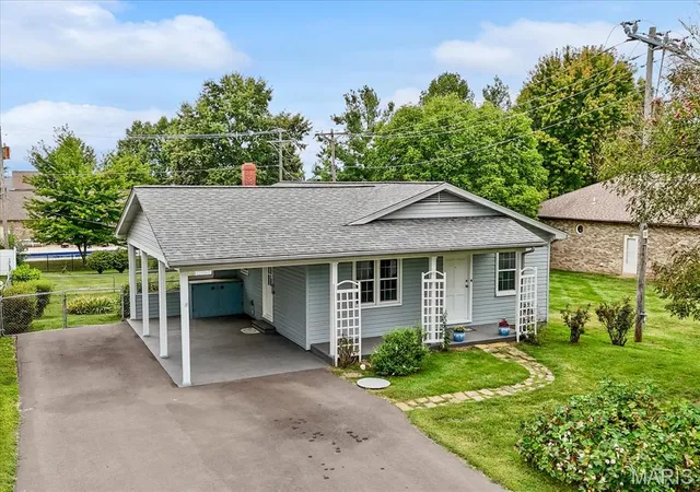Photo 3 of Single family home for sale at 513 N Moore St, Waterloo, IL 62298 | MLS# MIS26061551 | Listing updated on 2026-09-28