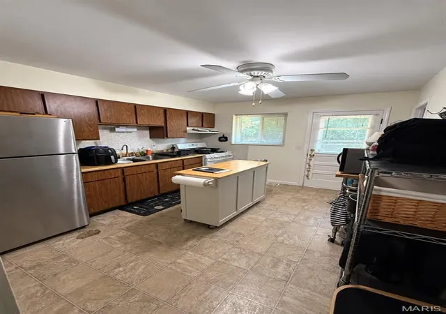 Photo 3 of Sale Pending at 3560 Dixie Dr, Saint Ann, MO 63074 | MLS# MIS26061558 | Listing updated on 2026-09-29