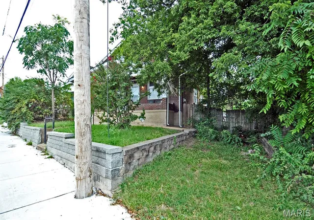 Photo 3 of Multi family home for sale at 9129 S   9131 Broadway St, Saint Louis, MO 63125 | MLS# MIS26061561 | Listing updated on 2026-10-02