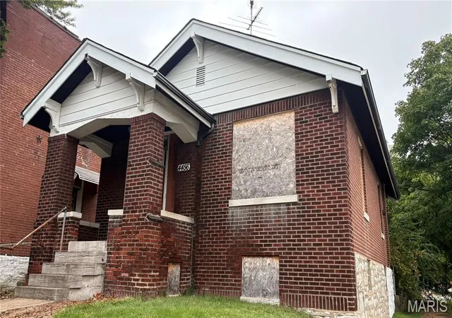 Photo 1 of Single family home for sale at 4456 S Compton Ave, Saint Louis, MO 63111 | MLS# MIS26061566 | Listing updated on 2026-09-23