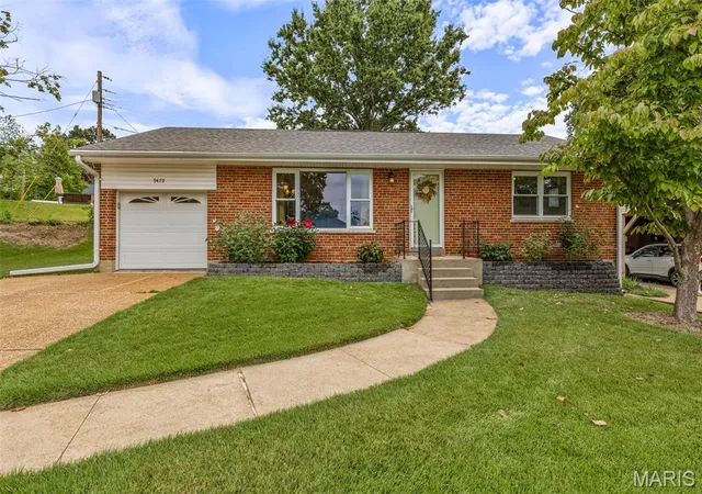 Photo 1 of Sale Pending at 9479 Arban Dr, Saint Louis, MO 63126 | MLS# MIS26061572 | Listing updated on 2026-09-28