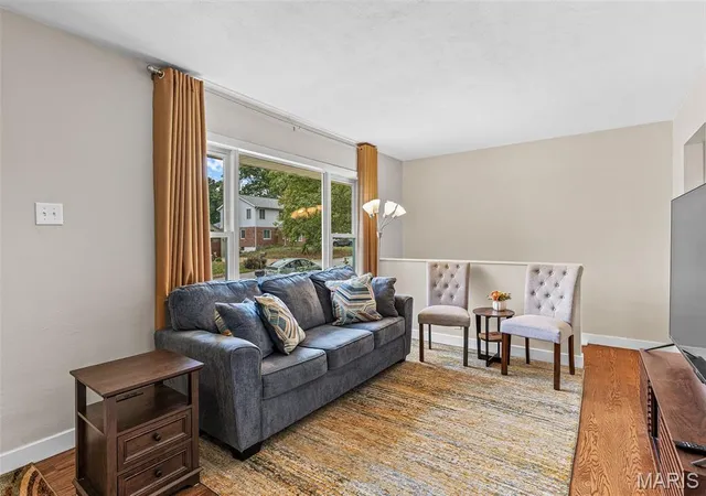 Photo 3 of Sale Pending at 9479 Arban Dr, Saint Louis, MO 63126 | MLS# MIS26061572 | Listing updated on 2026-09-28