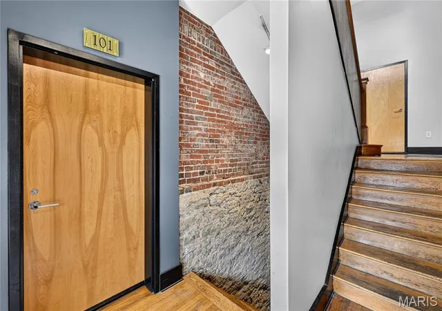 Photo 3 of Sale Pending at 2401 S 12th Street #101, Saint Louis, MO 63104 | MLS# MIS26061574 | Listing updated on 2026-10-08