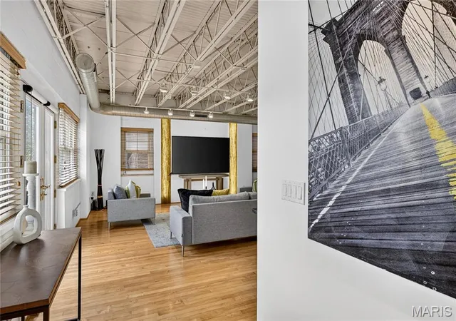 Photo 4 of Sale Pending at 2401 S 12th Street #101, Saint Louis, MO 63104 | MLS# MIS26061574 | Listing updated on 2026-10-08