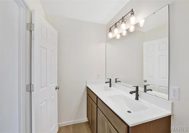 Photo 2 of Single family home for sale at 45 Fall Meadow Ct, Fenton, MO 63026 | MLS# MIS26061583 | Listing updated on 2026-10-02