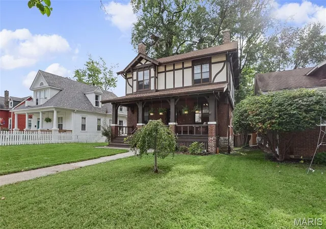 Photo 1 of Single family home for sale at 125 N Douglas Ave, Belleville, IL 62220 | MLS# MIS26061584 | Listing updated on 2026-10-05
